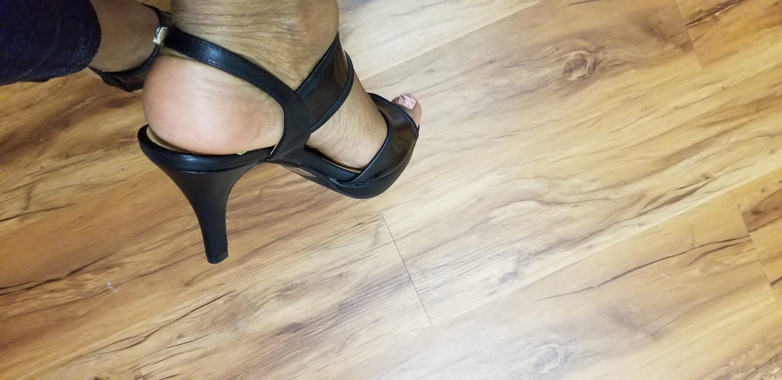 comfortable black open toe heels